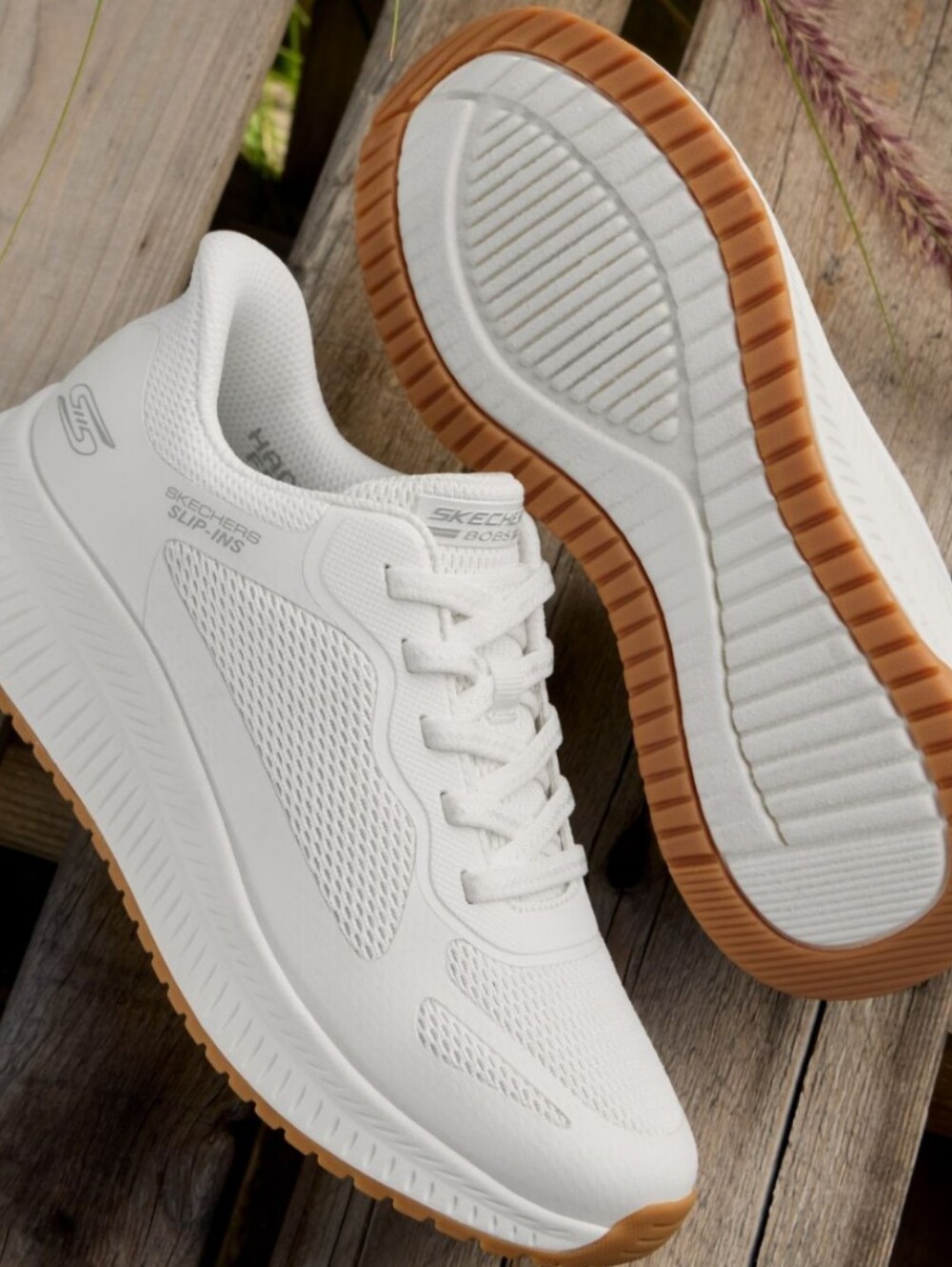 🔥 NWT Skechers Hands Free Slip-ins BOBS Squad Chaos White 8.5 🔥